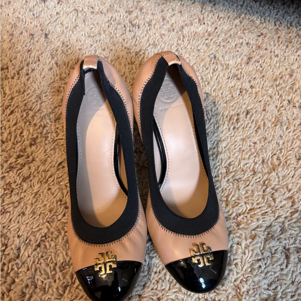 Tory Burch Tan and Black Heels with Elegant Design